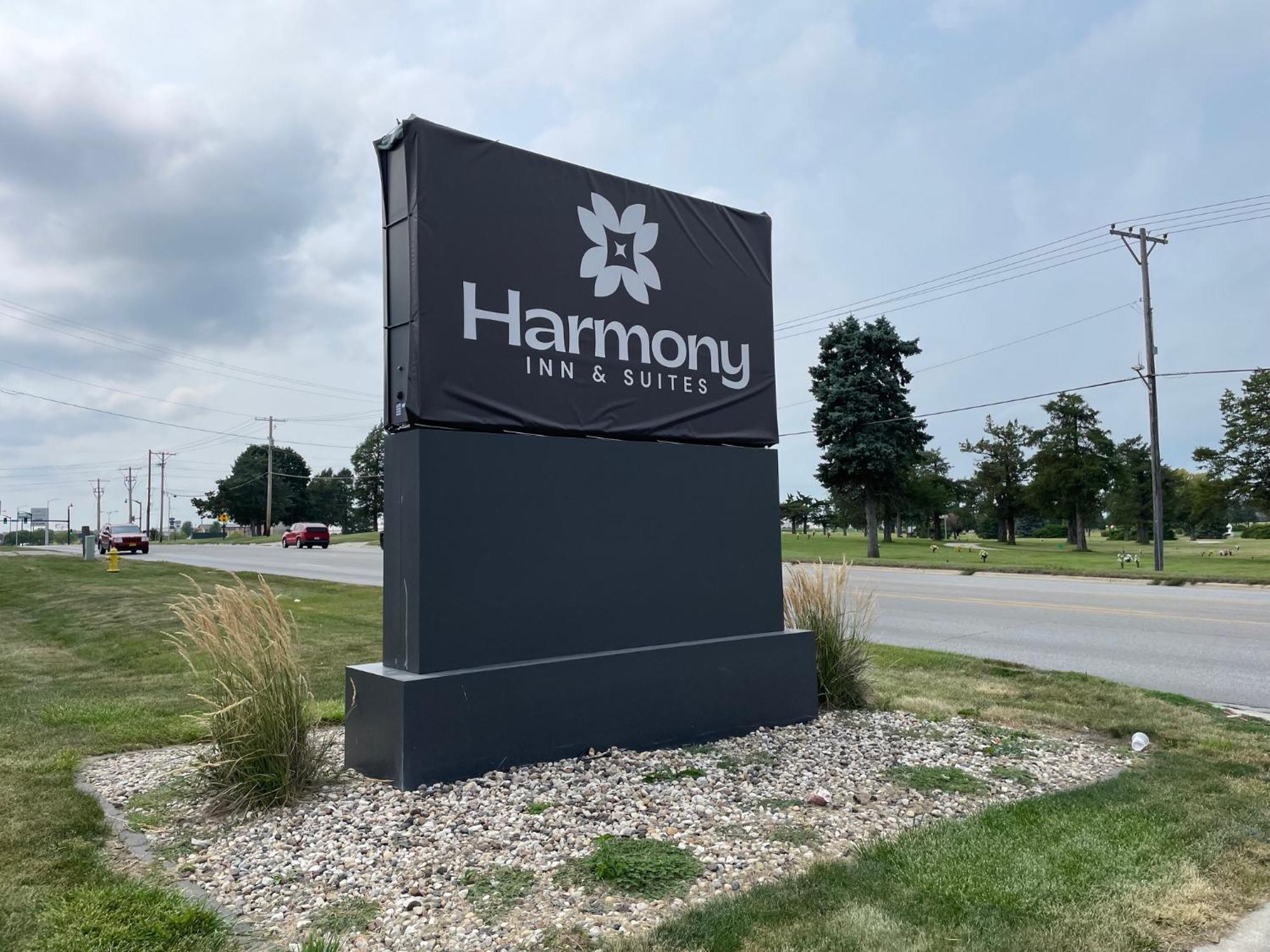 Hotel Harmony &