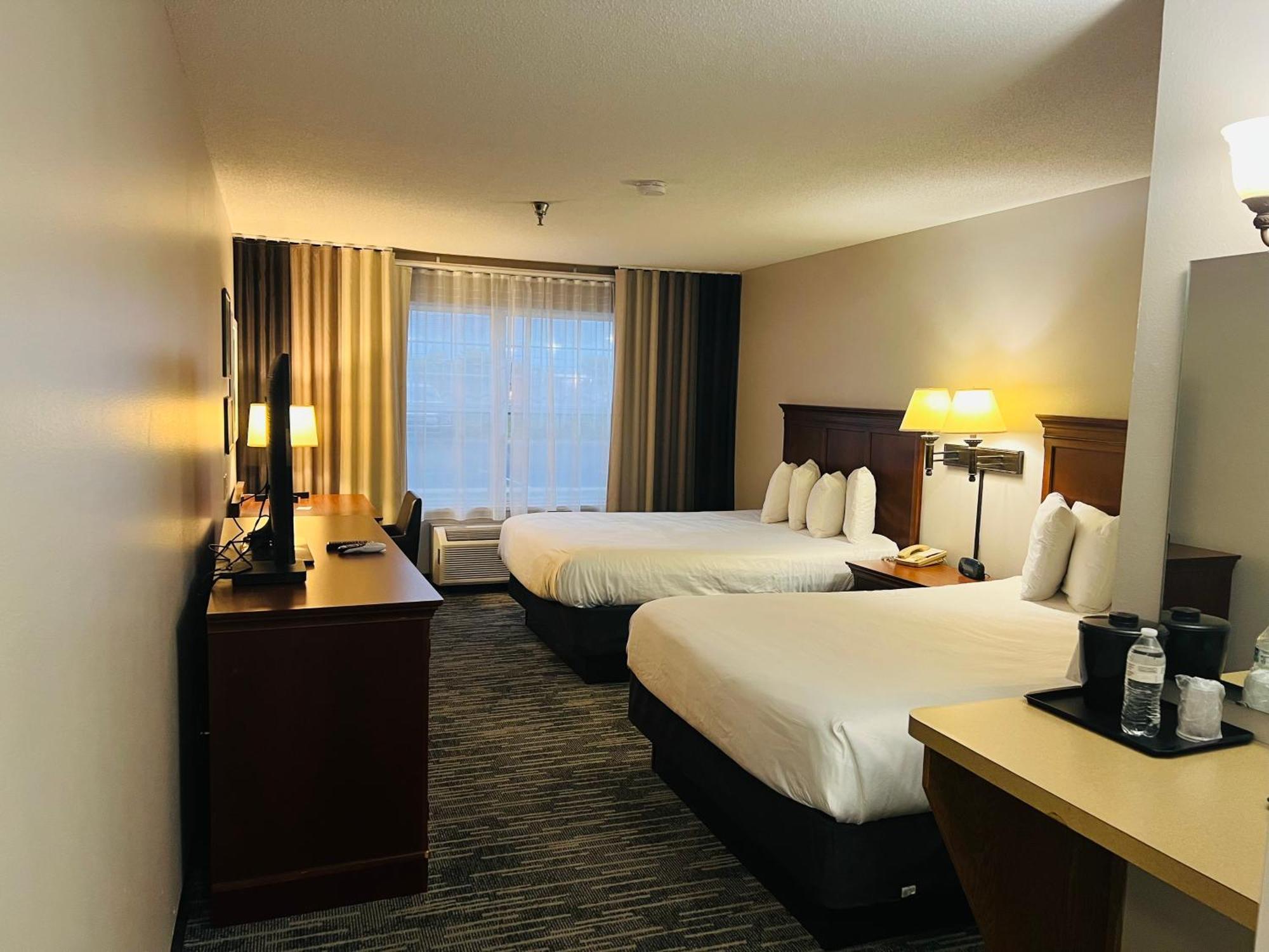 Hotel Harmony & Fort Dodge