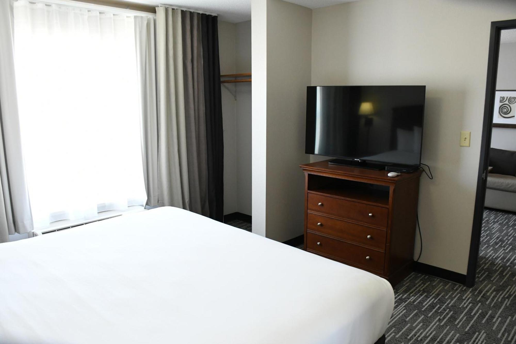 Harmony & Hotel